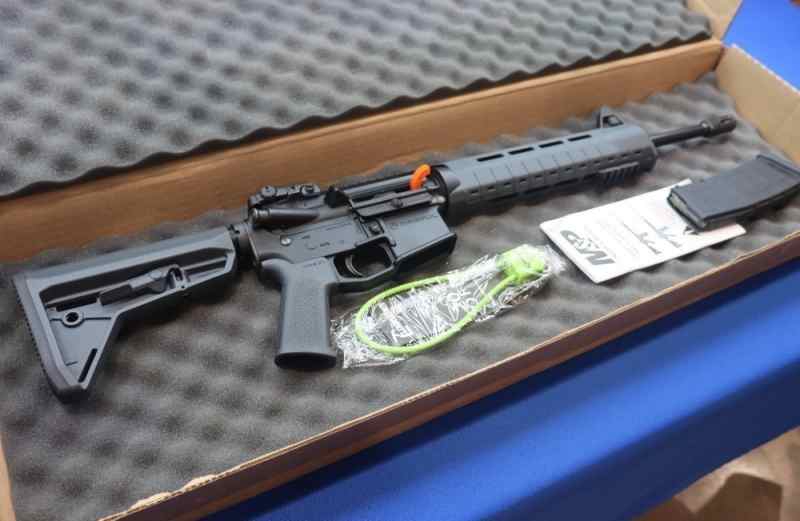 Smith &amp; Wesson MAGPUL EDITION M&amp;P15 AR15