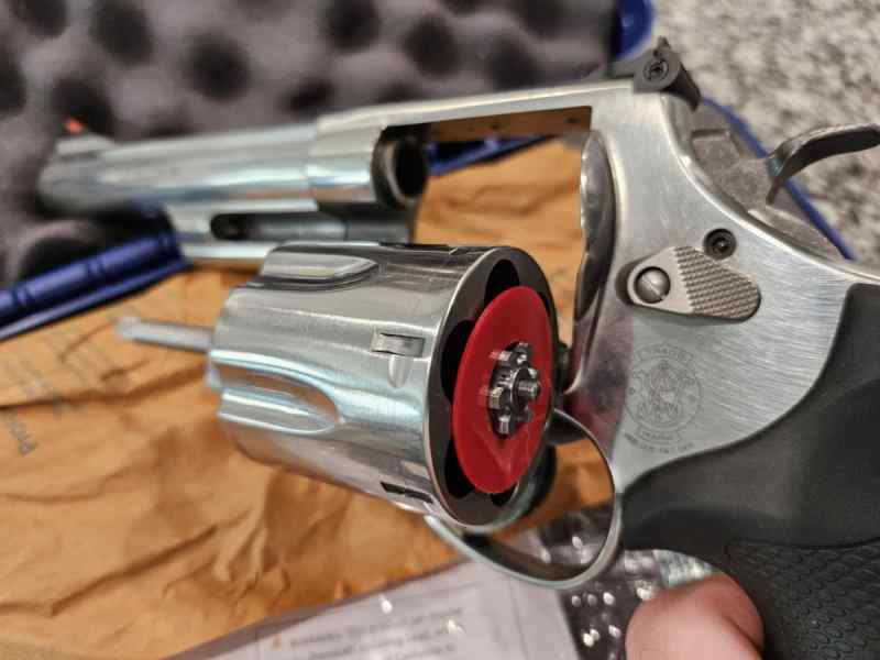 Smith &amp; Wesson .44 Mag 6&quot; - NIB!