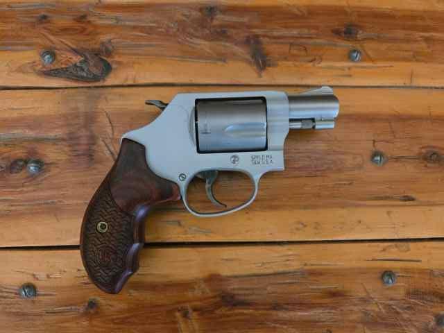 S&amp;W  637-2 performance center .38 +p