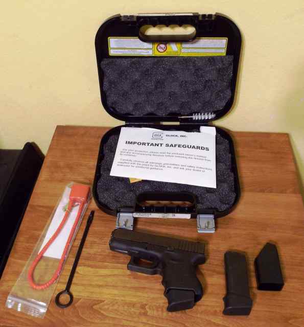 Glock 27 .40 Caliber All Papers and Case 1 owner