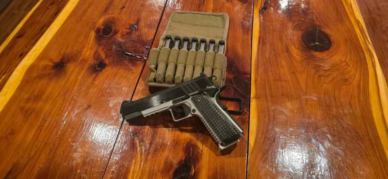 Springfield Emissary 9mm w/7 factory mags