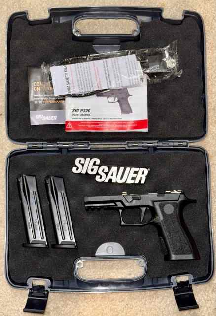 Sig P320 FCU + X-Carry Grip &amp; (2) 17rd 9mm Mags 