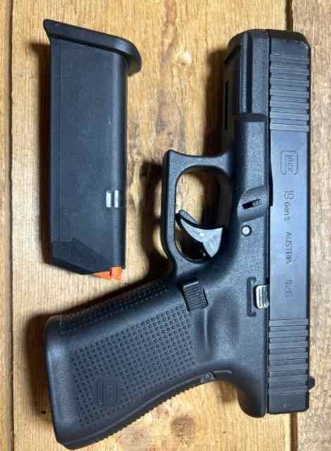 Glock 19 Gen 5 semi-automatic pistol 16 round 4in 