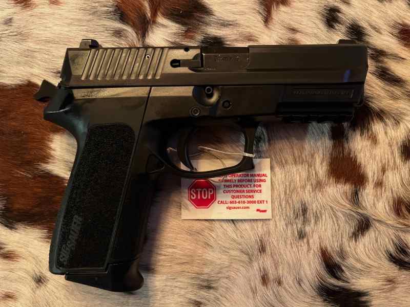 Sig Sauer SP2022 9MM NITRON SLITE 15+1