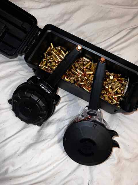 180gr .40 s&amp;w 900rnd Can +2 full 50rnd Drumbs