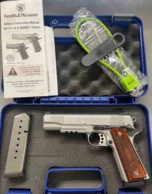 Smith &amp; Wesson SW1911TA .45ACP