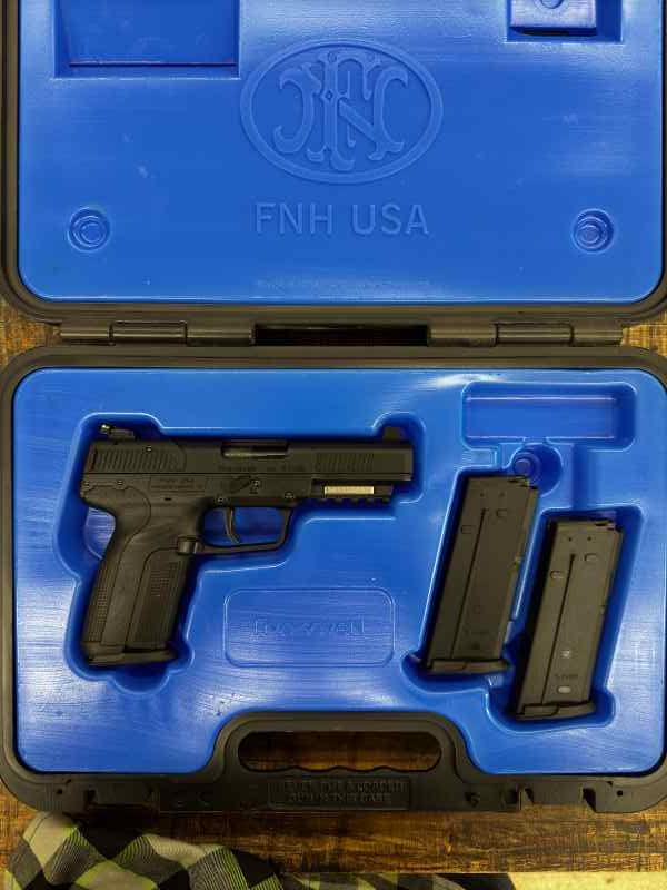 FN Five-Seven MK2 (unfired) Adj Sights &amp; 3 mags