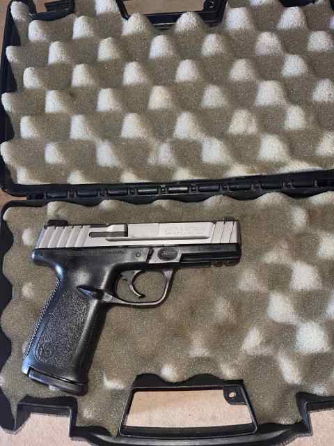 Smith &amp; Wesson 9mm