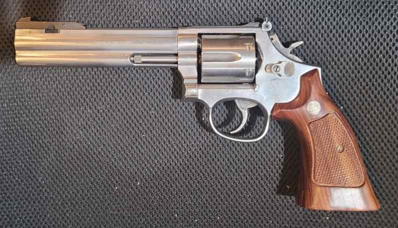 Smith &amp; Wesson 357 Magnum