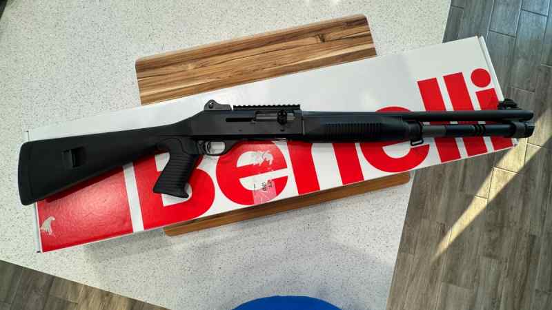 Benelli M4 shotgun 