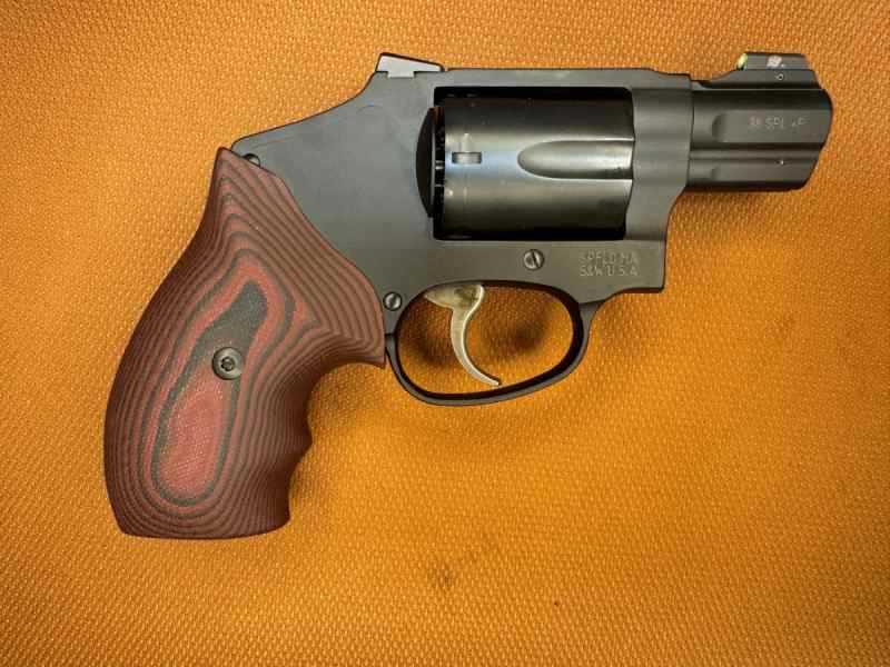 NEW IN BOX-Smith &amp; Wesson 442 Ultimate Carry-38Spl