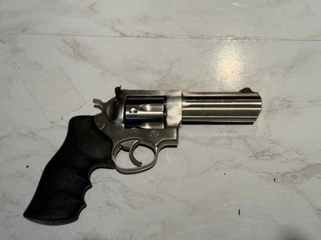 Ruger GP100 4.2” barrel 357 Magnum 6 shot