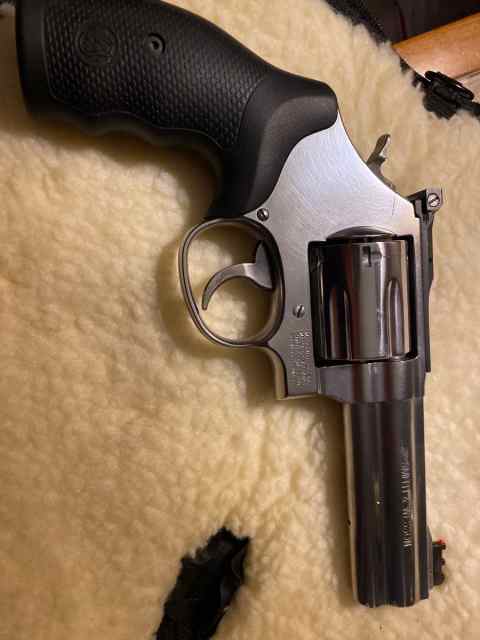 Smith &amp; Wesson 357