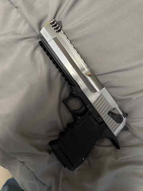 Magnum research Desert eagle .50ae 